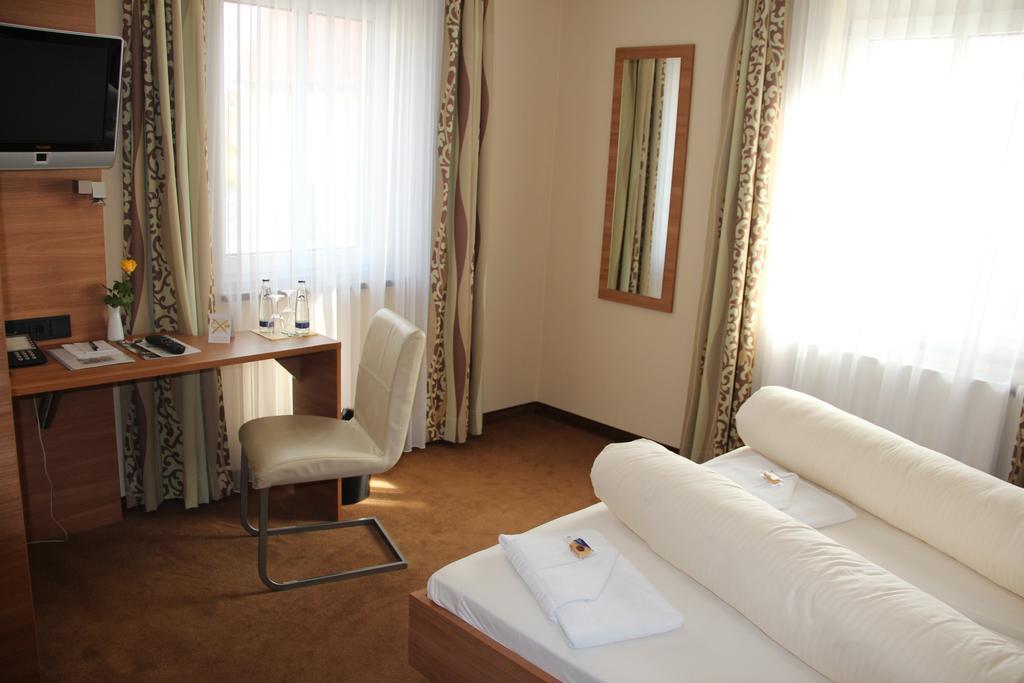 Hotel Gasthof Gross Bergkirchen  Extérieur photo
