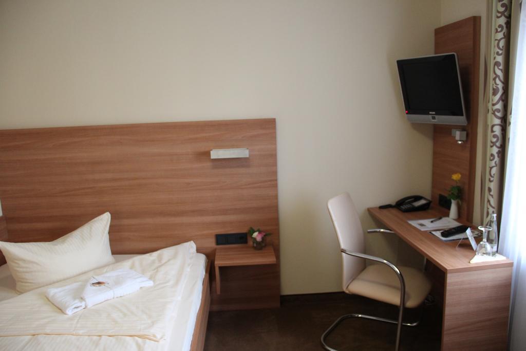 Hotel Gasthof Gross Bergkirchen  Extérieur photo