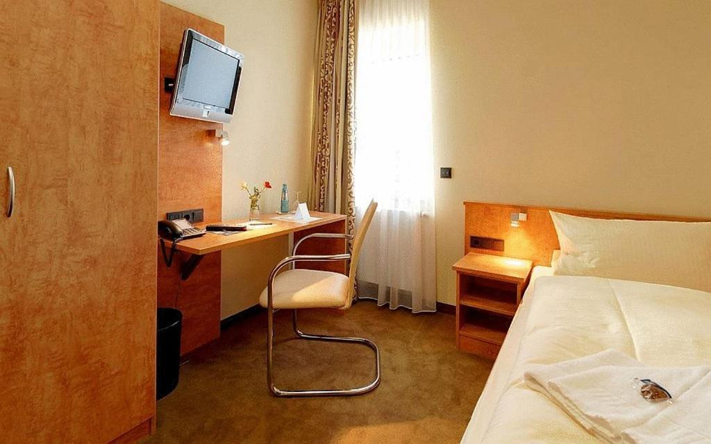 Hotel Gasthof Gross Bergkirchen  Extérieur photo